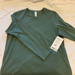 Women's Lululemon Long Sleeve Shirt